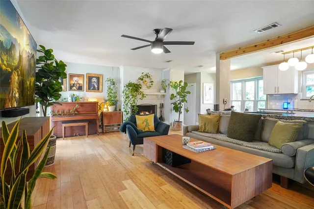 $399,900 | 101 West Ash Lane, Euless, TX 76039