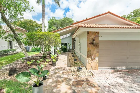 $899,000 | 1001 Southwest 93rd Avenue, Plantation, FL 33324