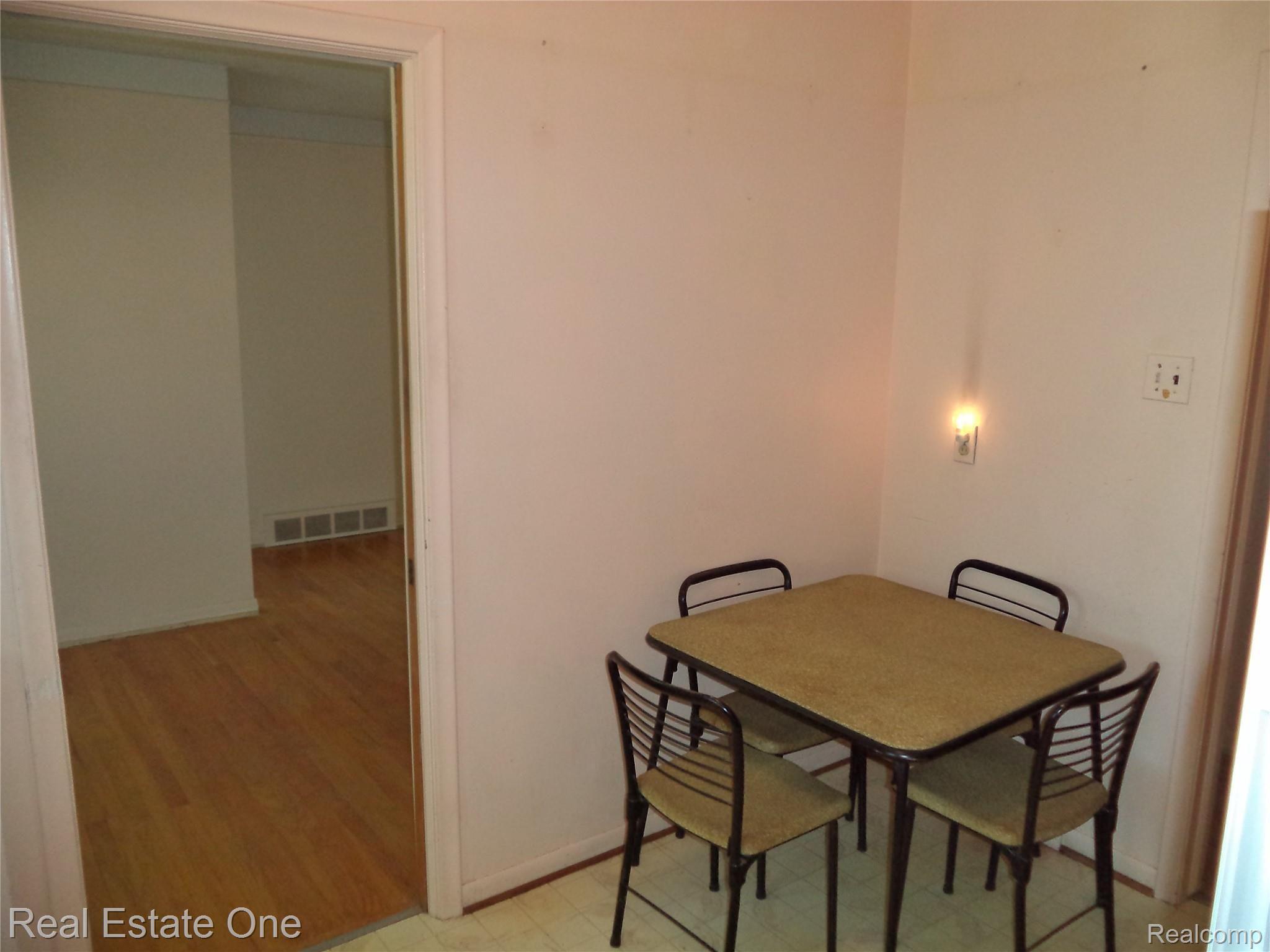 318 East Webster Road Royal Oak, MI 48073 - Photo 9 of 31 DSC03739.JPG