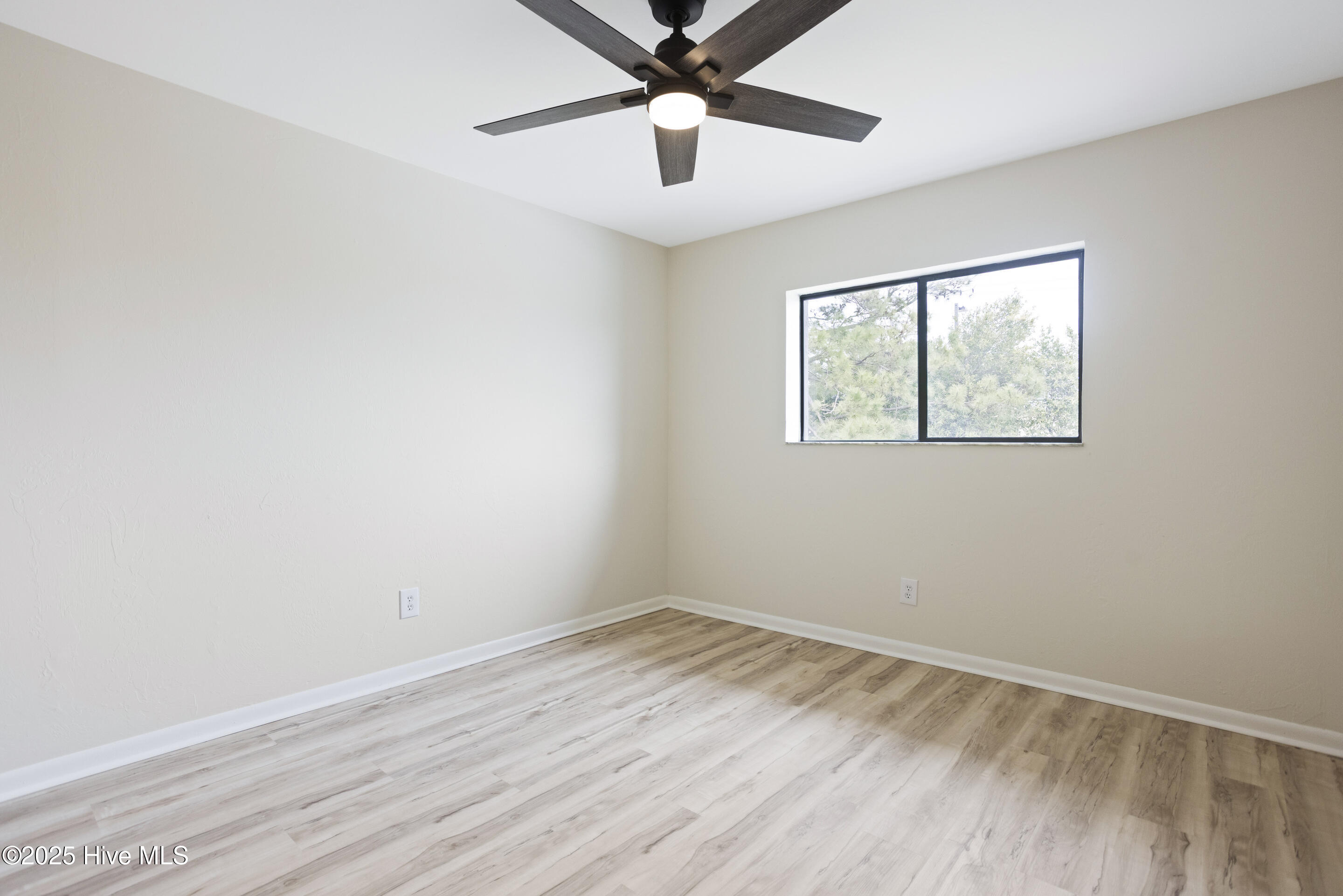 4459 Holly Tree Road Wilmington, NC 28412 - Photo 16 of 32 Primary Bedroom
