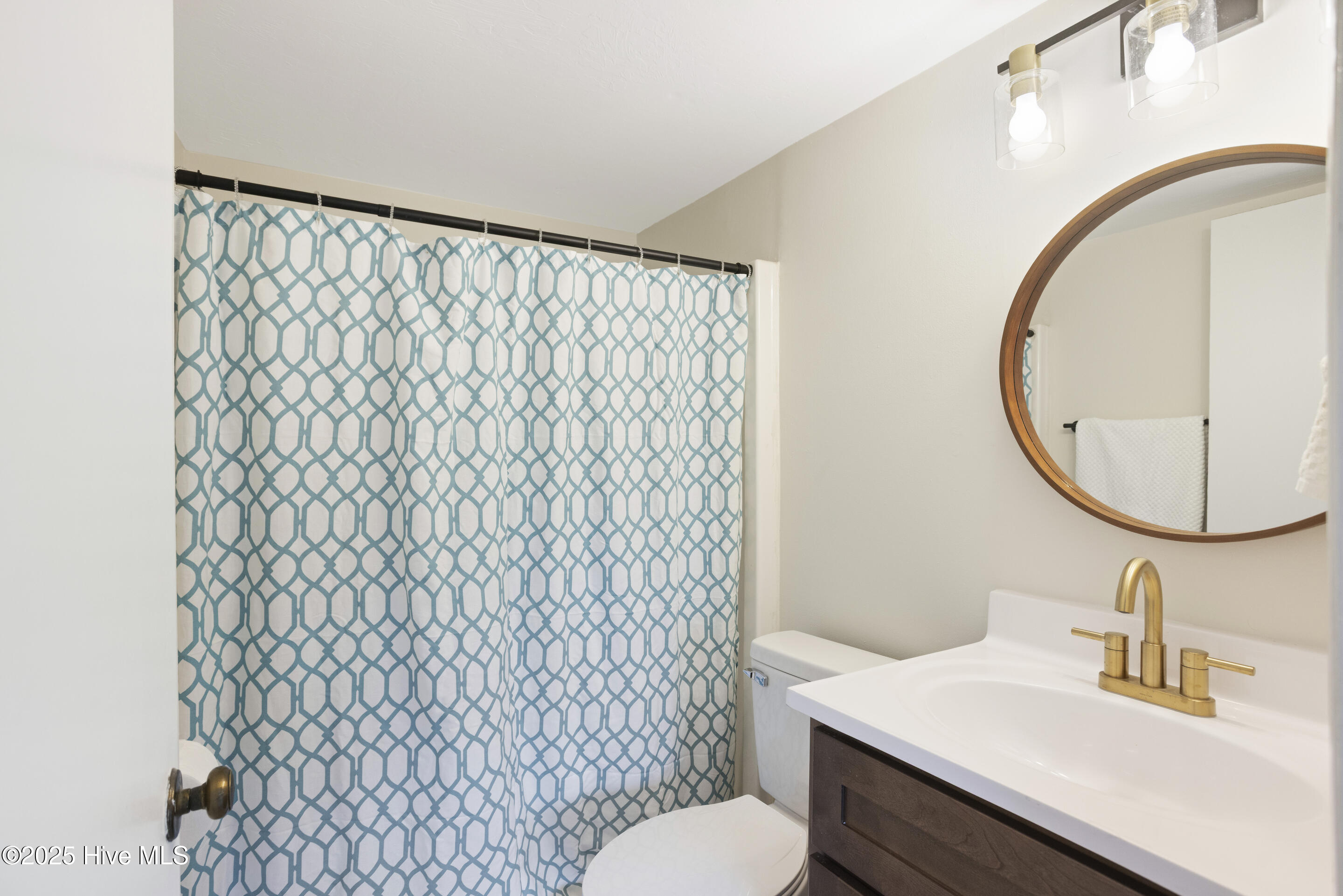 4459 Holly Tree Road Wilmington, NC 28412 - Photo 18 of 32 Primary Bath