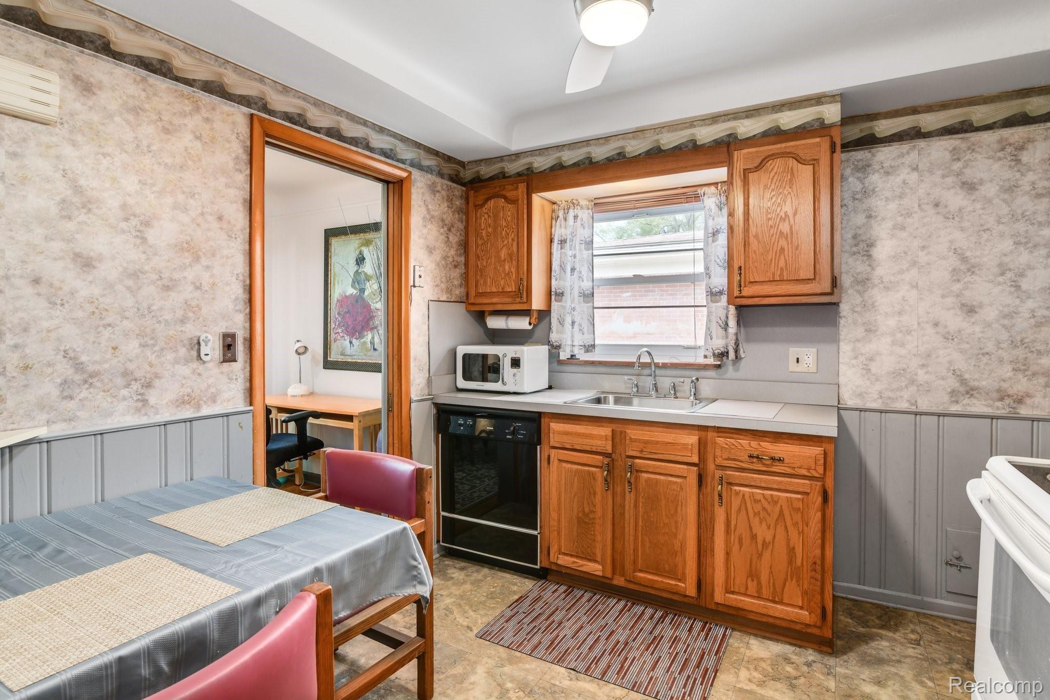 19310 Lahser Road Detroit, MI 48219 - Photo 11 of 25 Gallery Image 11
