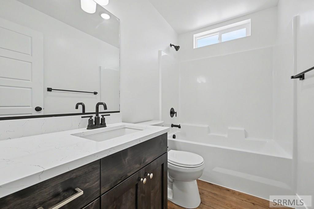 3148 Elixir Road Ammon, ID 83406 - Photo 10 of 14 Bathroom 2