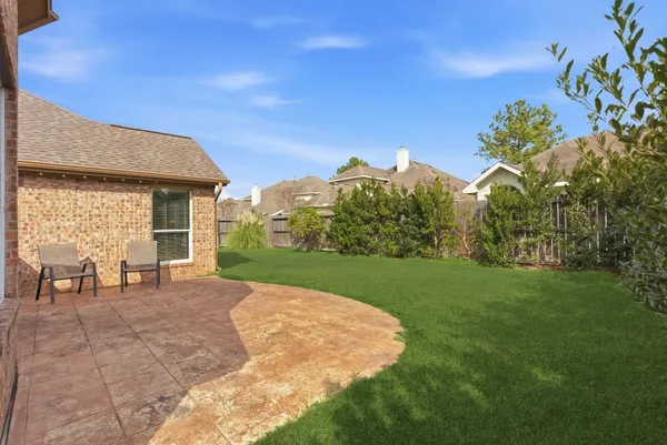 a view of a house with backyard porch and garden
