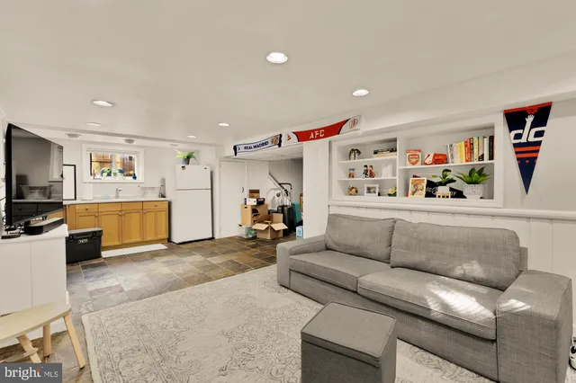 $3,250 | 11612 Galt Avenue, Silver Spring, MD 20902