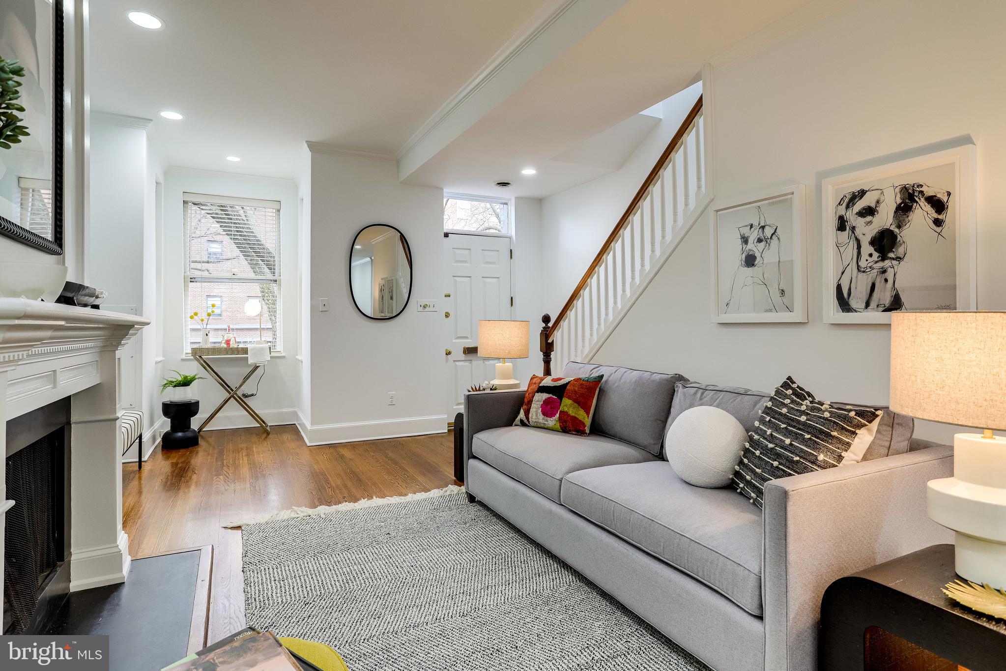 421 First Street Southeast Washington, DC 20003 - Photo 5 of 64 Curl up w/a book in the nook or drink from the bar