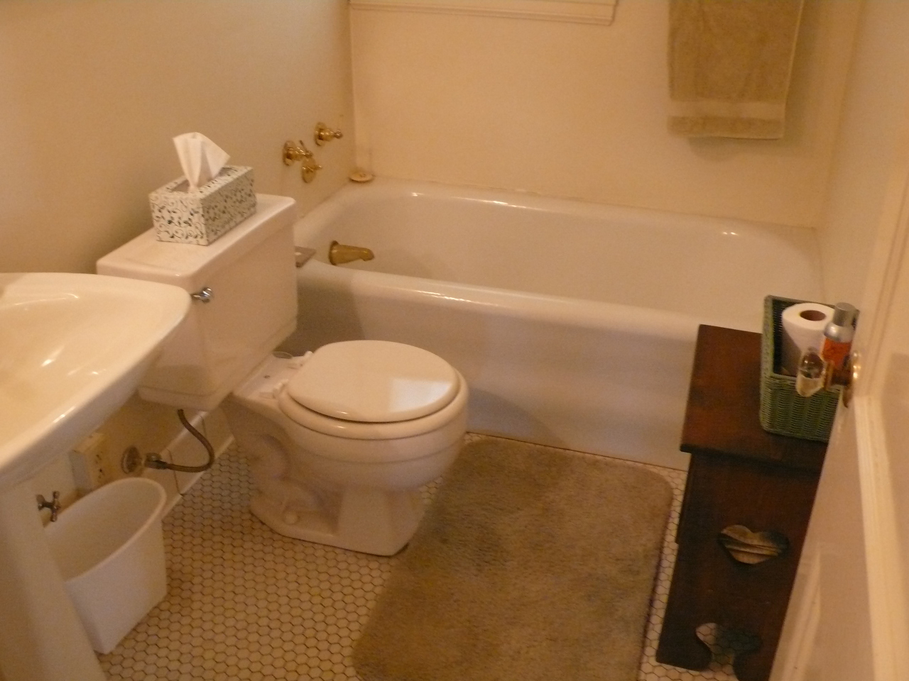 1887 Arlington Road Southwest Roanoke, VA 24015 - Photo 15 of 21 Full Bath Upper Floor