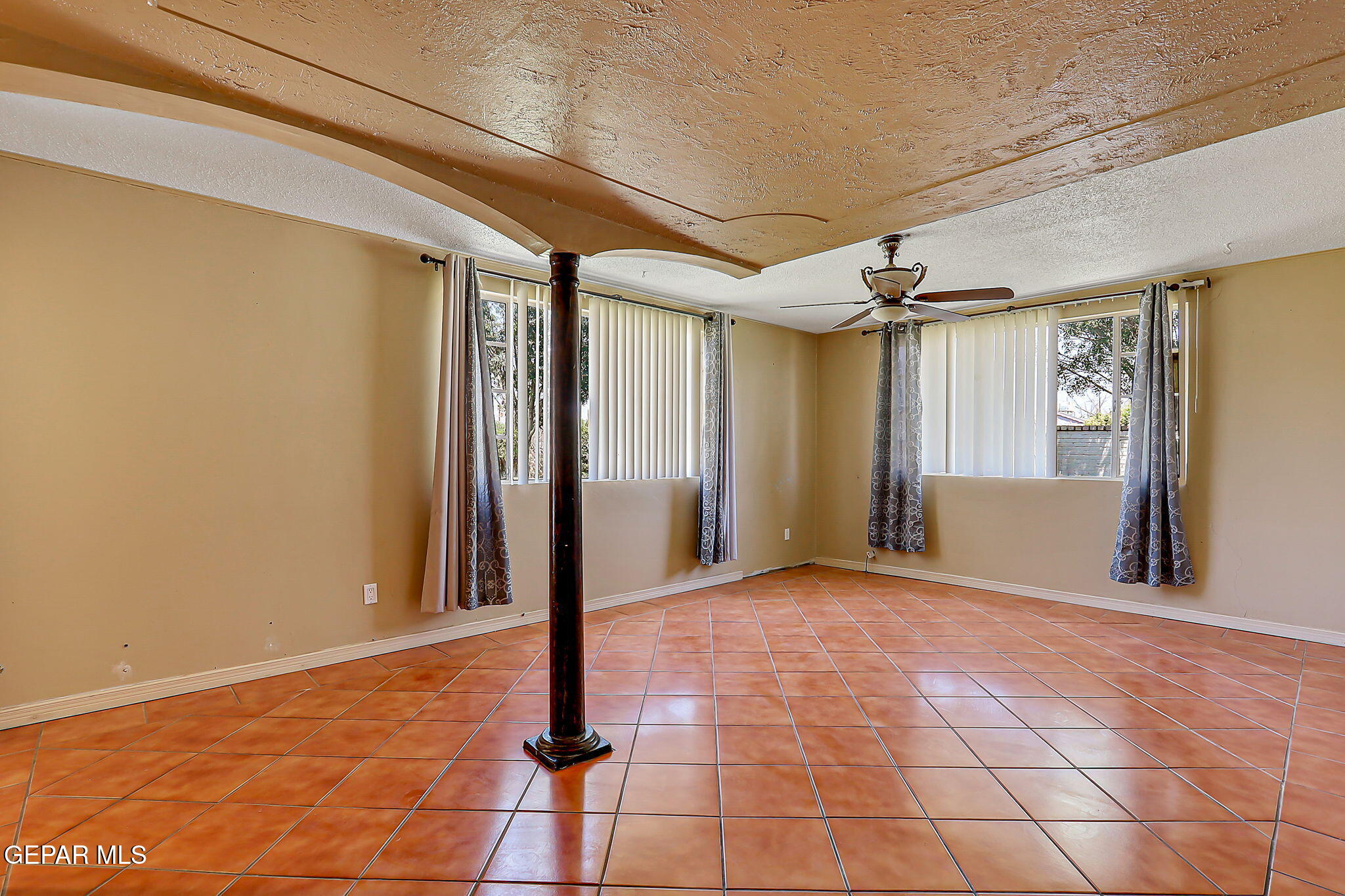 122 North Pendell Road El Paso, TX 79905 - Photo 13 of 62 a view of an empty room
