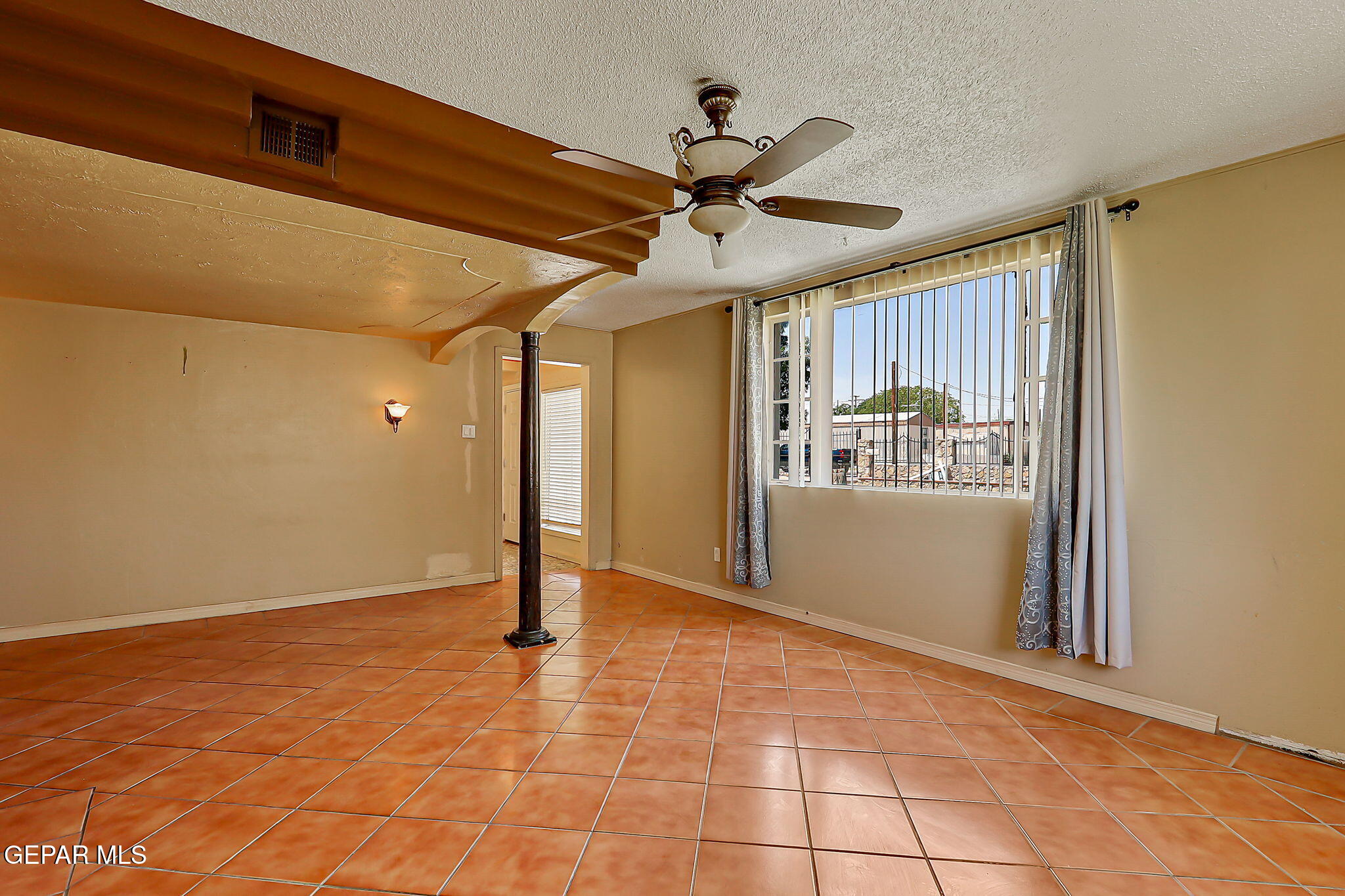 122 North Pendell Road El Paso, TX 79905 - Photo 16 of 62 a view of a livingroom with a ceiling fan and window