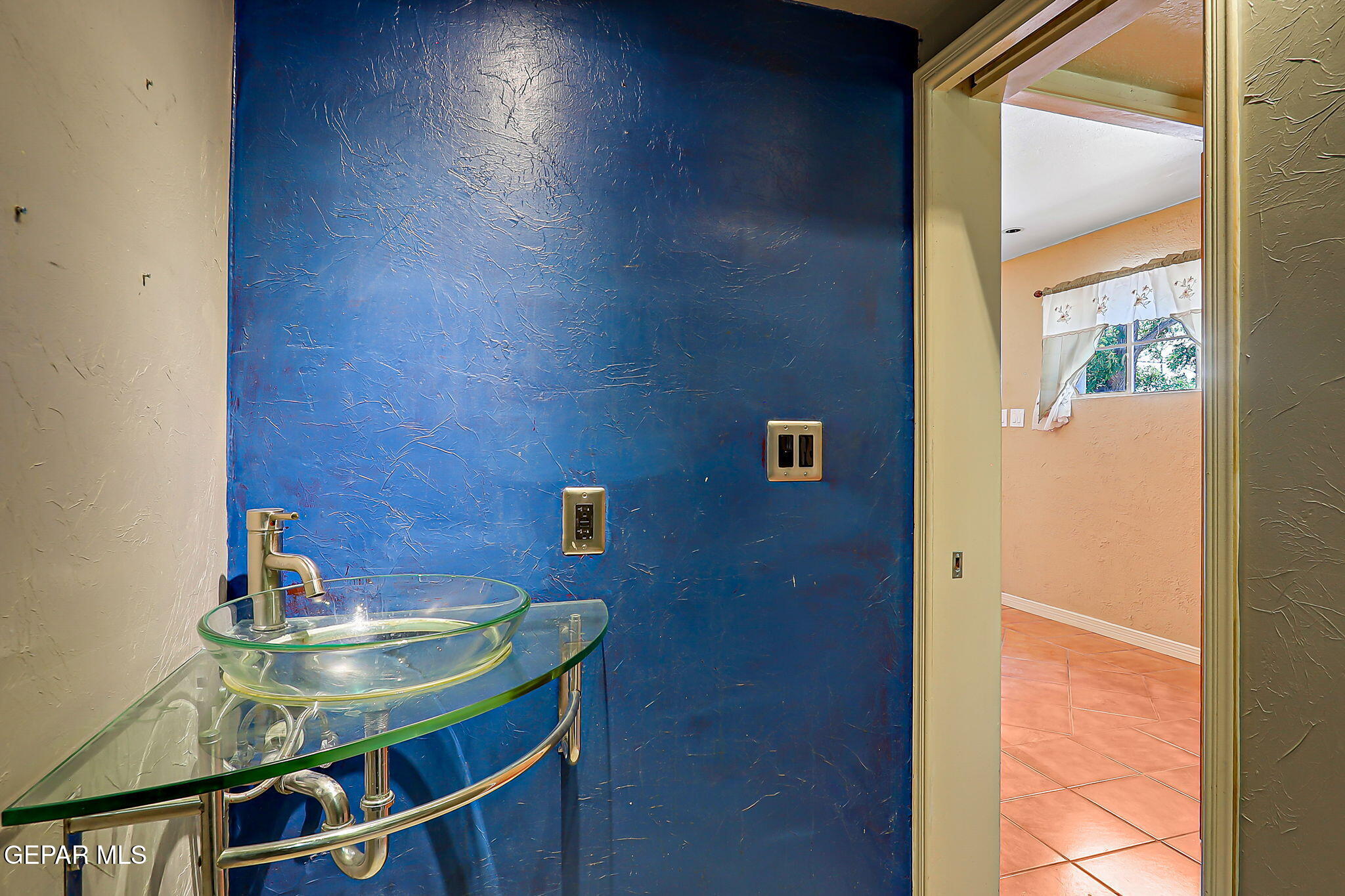 122 North Pendell Road El Paso, TX 79905 - Photo 26 of 62 a bathroom with a sink and a mirror