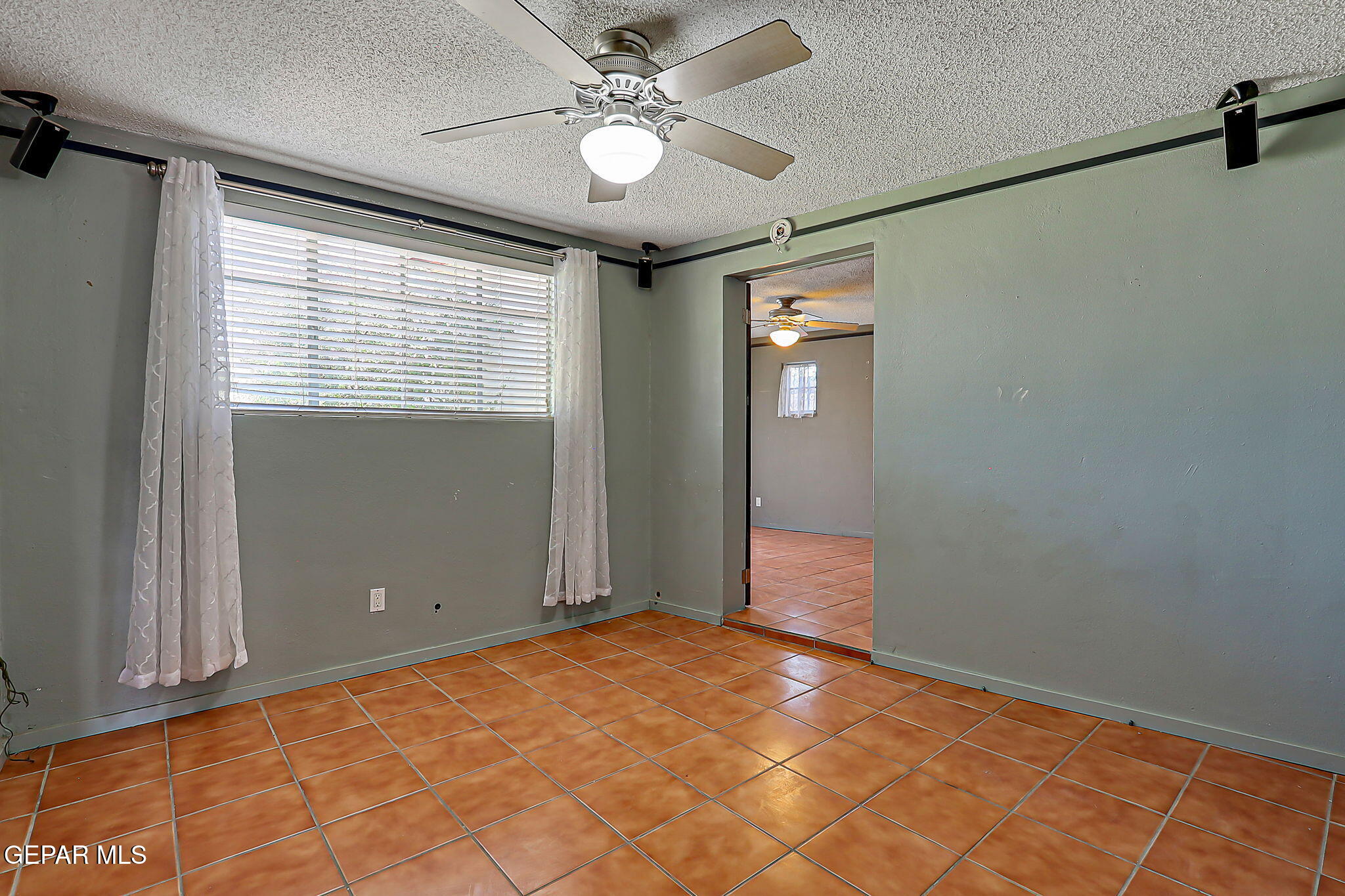 122 North Pendell Road El Paso, TX 79905 - Photo 33 of 62 a view of an empty room with a window