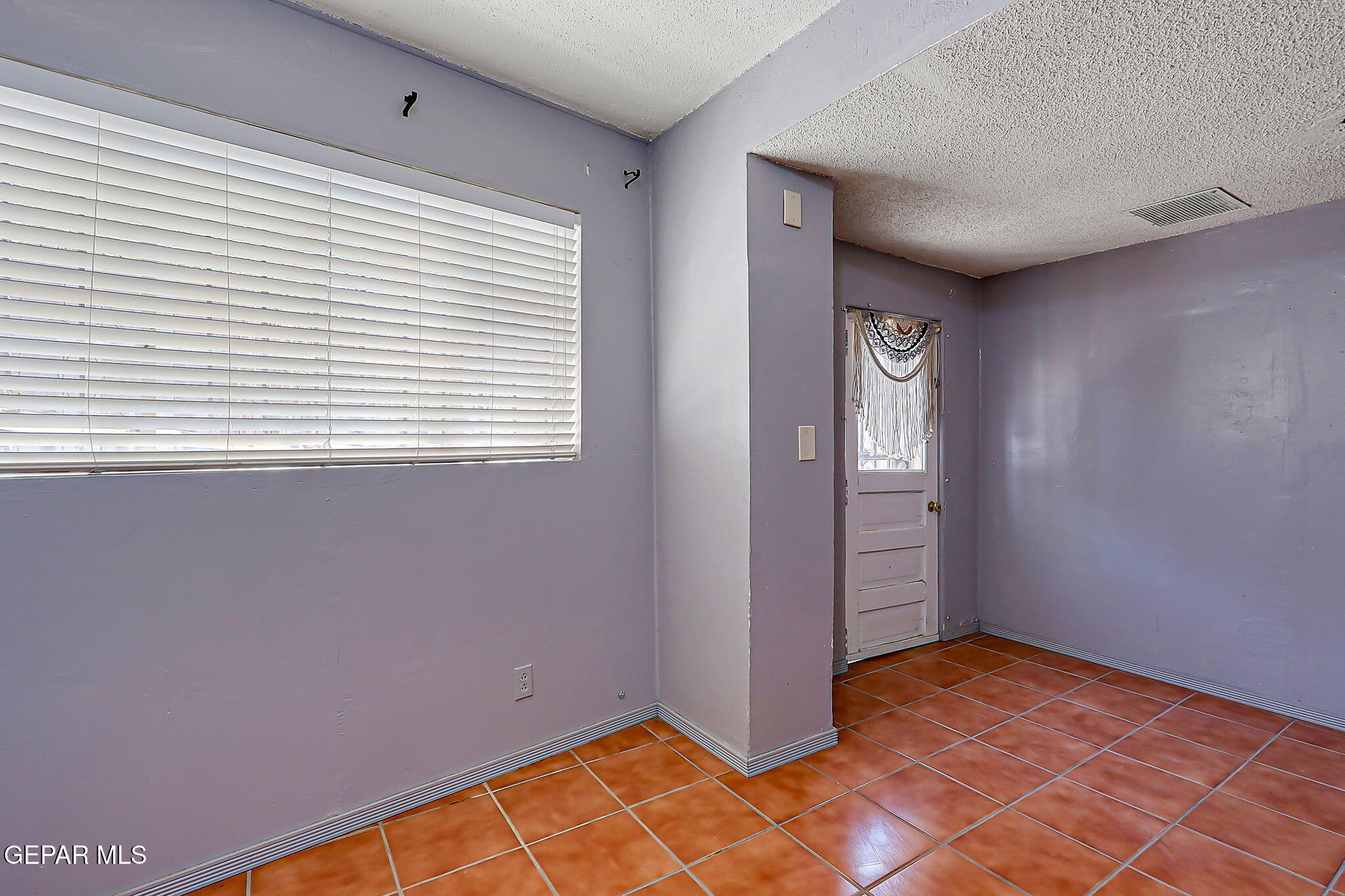 122 North Pendell Road El Paso, TX 79905 - Photo 39 of 62 a view of an empty room with window and closet area