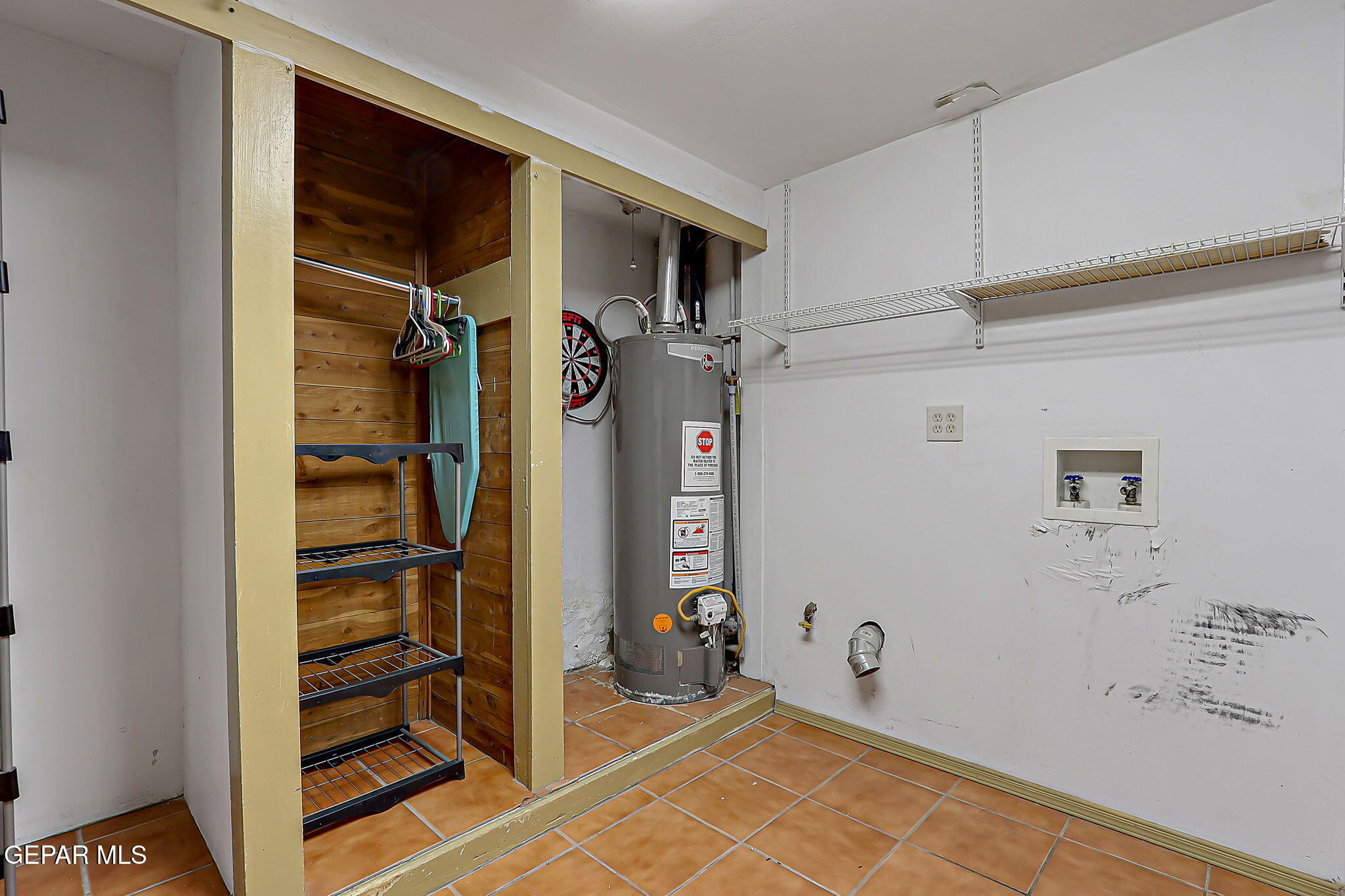 122 North Pendell Road El Paso, TX 79905 - Photo 46 of 62 a view of a room with shelves