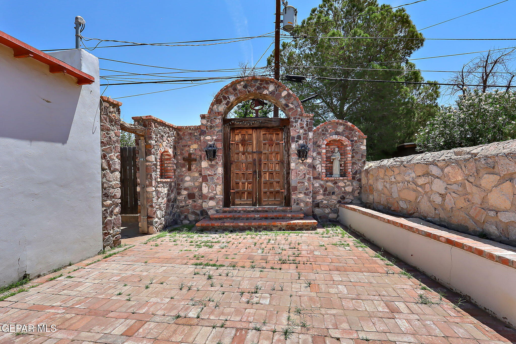 122 North Pendell Road El Paso, TX 79905 - Photo 50 of 62 a view of entryway front of house
