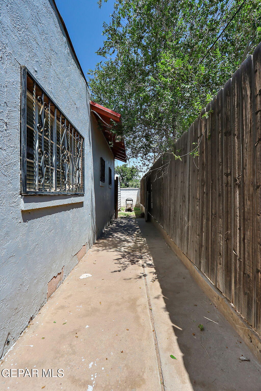 122 North Pendell Road El Paso, TX 79905 - Photo 53 of 62 a backyard of a house