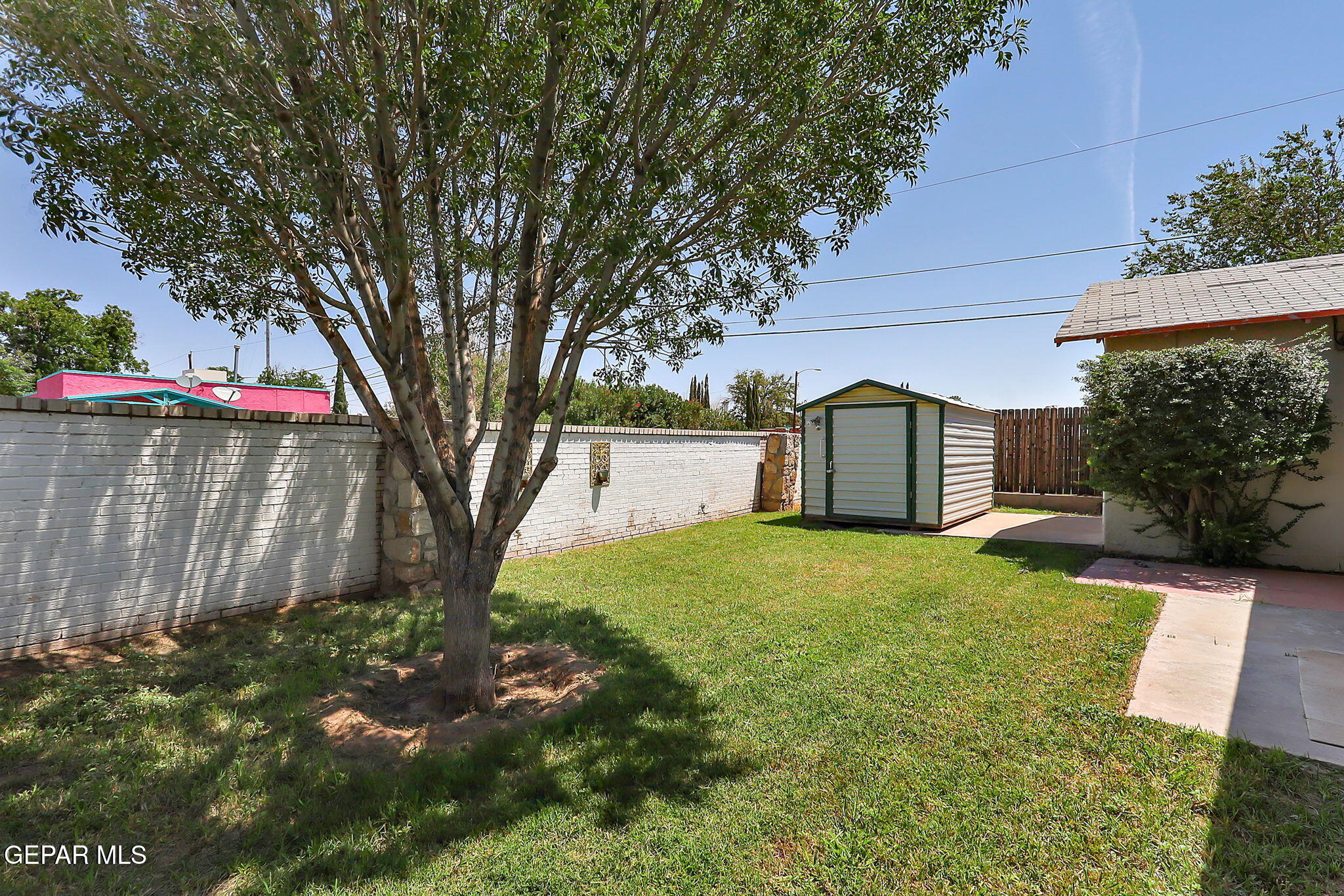 122 North Pendell Road El Paso, TX 79905 - Photo 55 of 62 a white house that has tree in front of it