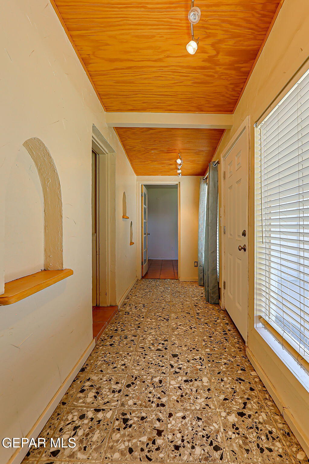 122 North Pendell Road El Paso, TX 79905 - Photo 6 of 62 11-web-or-mls-IMG_9603