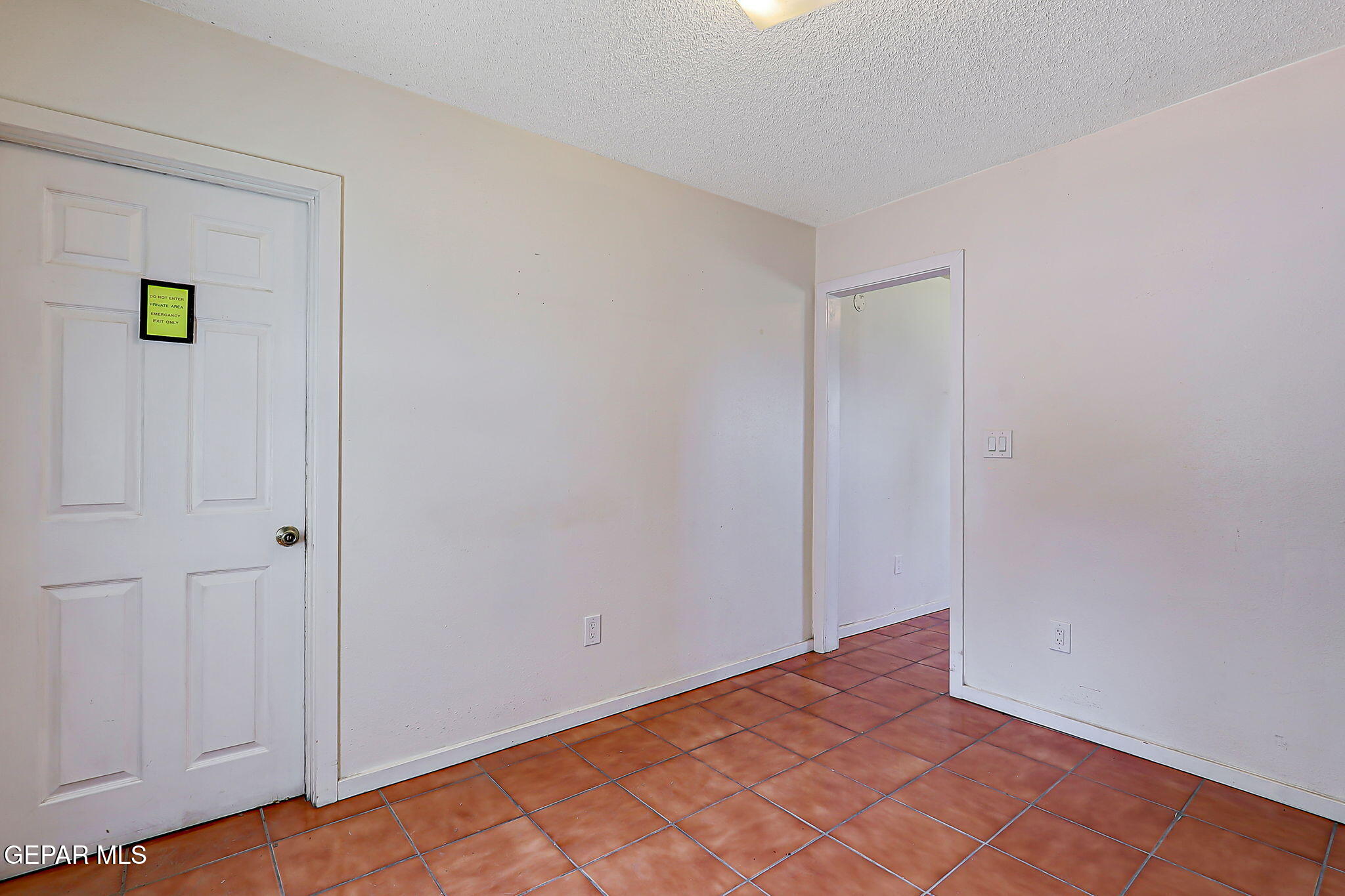 122 North Pendell Road El Paso, TX 79905 - Photo 10 of 62 a view of an empty room