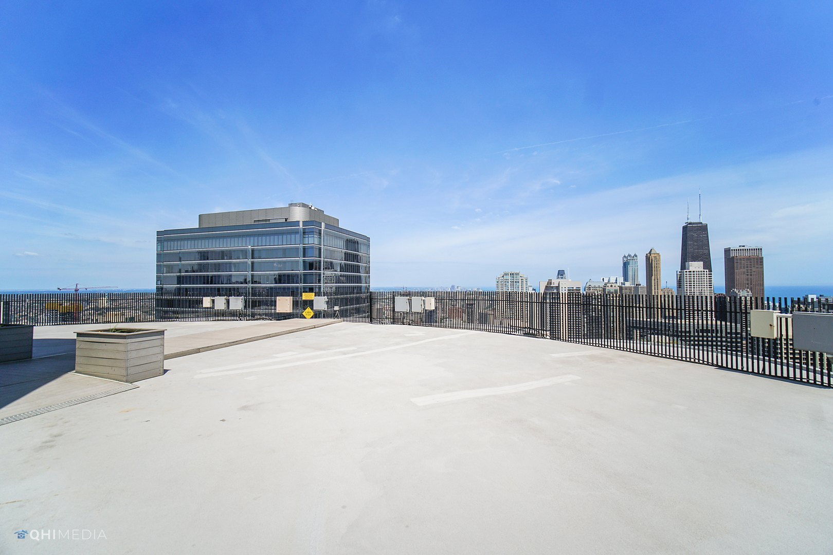 300 North State Street, Unit 3129 Chicago, IL 60654 - Photo 18 of 19 a view of a terrace with city view