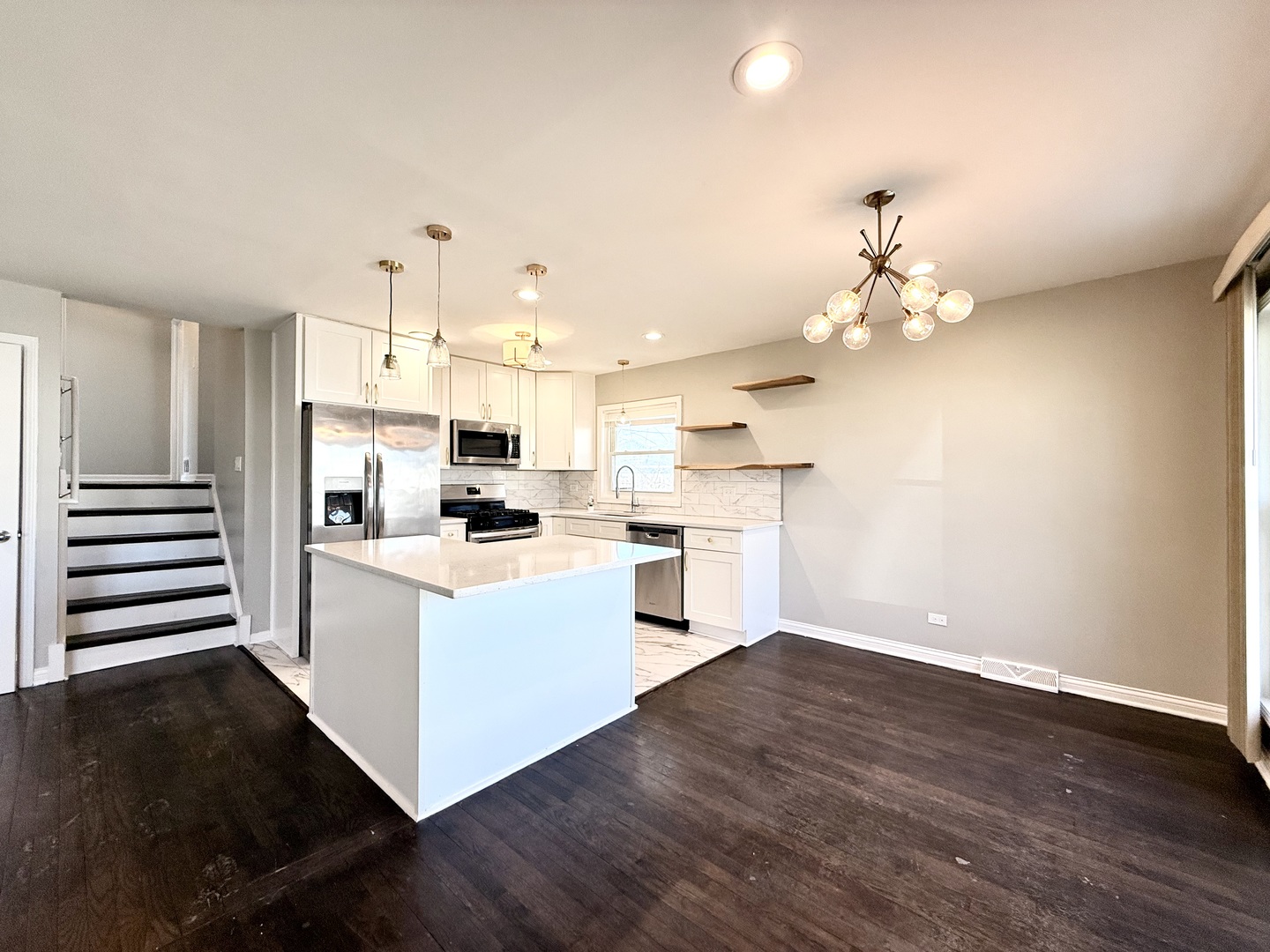 11742 South Racine Avenue Chicago, IL 60643 - Photo 3 of 17