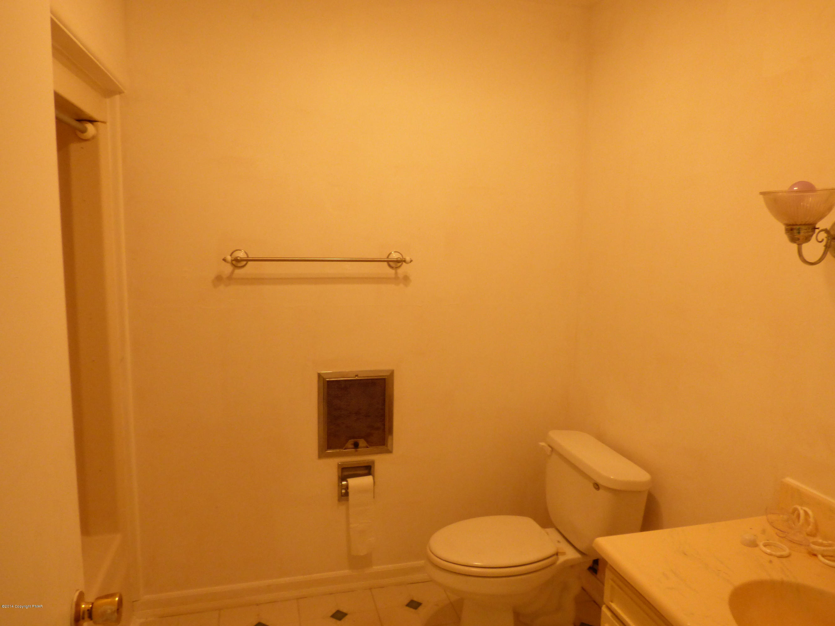 6568 Cone Road East Stroudsburg, PA 18302 - Photo 10 of 13 main bathroom