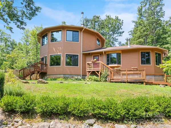 $675,000 | 2675 Holbert Cove Road, Saluda, NC 28773