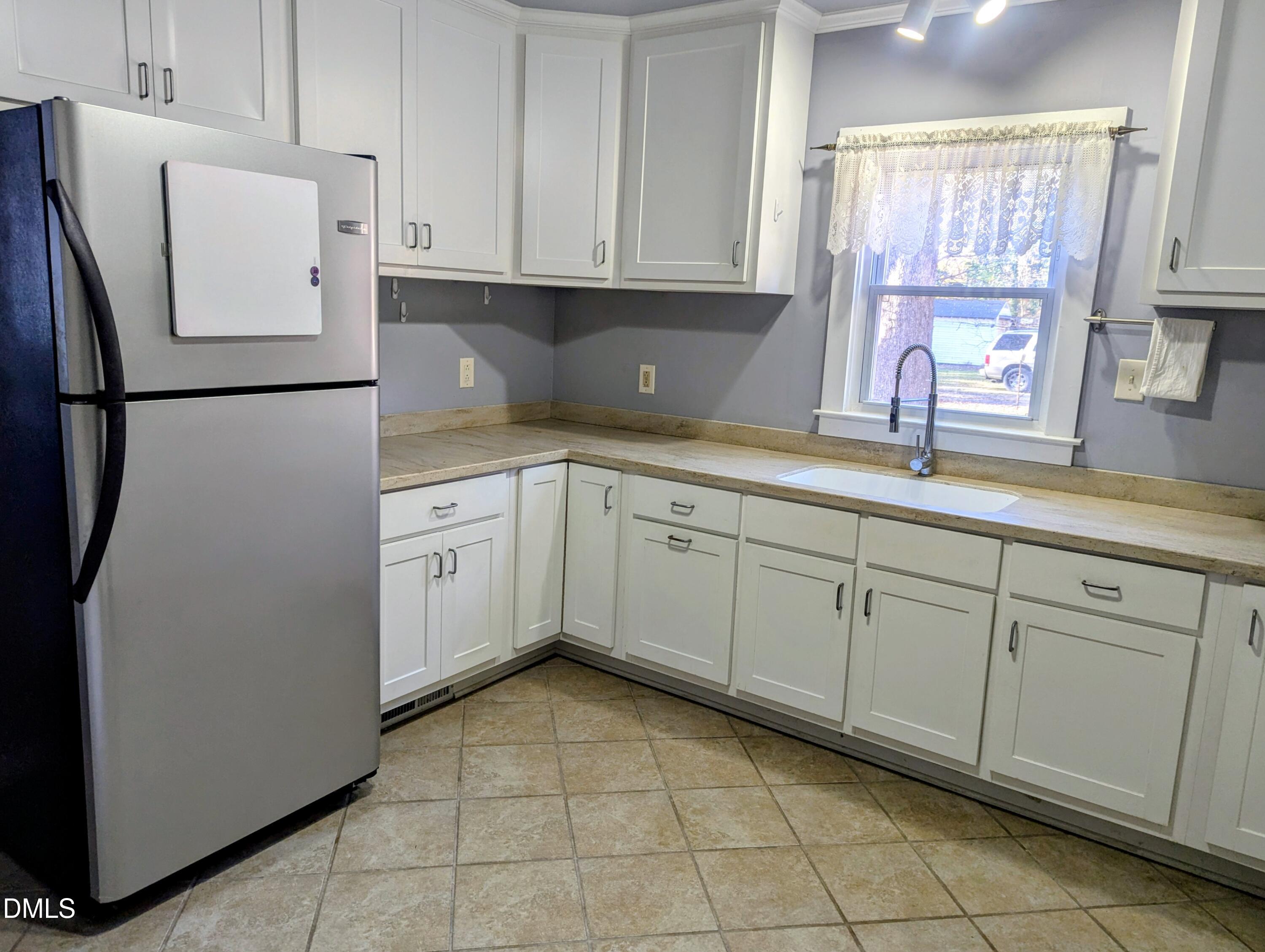 1035 Virginia Avenue Clarksville, VA 23927 - Photo 3 of 21 PXL_20251112_141143947~2