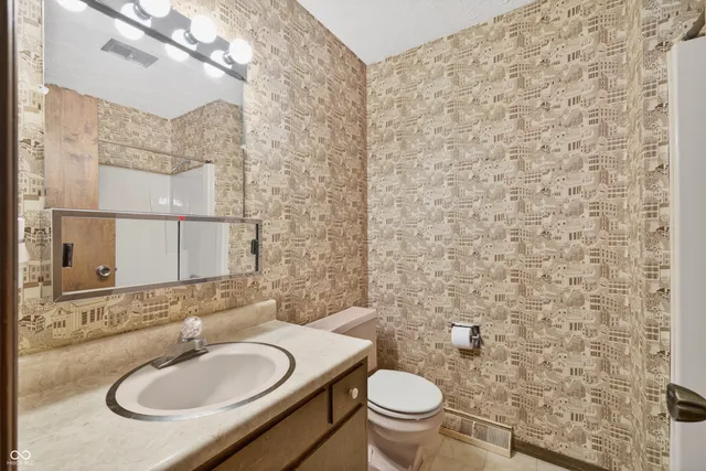 $256,000 | 600 Forest Drive, Bloomfield, IN 47424