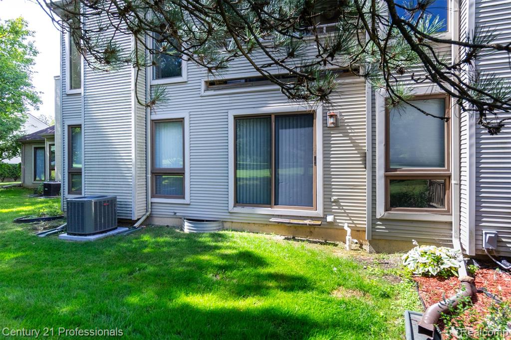 638 Ashley Circle Rochester Hills, MI 48307 - Photo 42 of 45