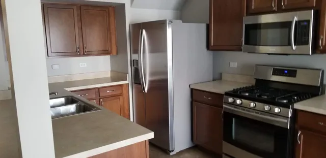 $2,080 | 705 Four Seasons Boulevard, Aurora, IL 60504