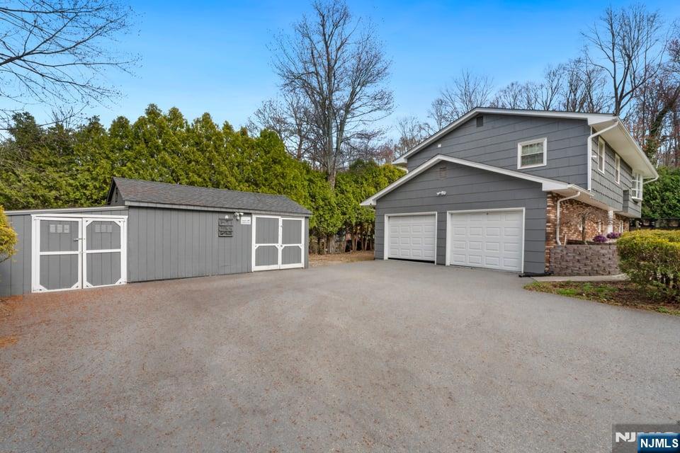 13 Hunters Lane Andover, NJ 07821 - Photo 2 of 35