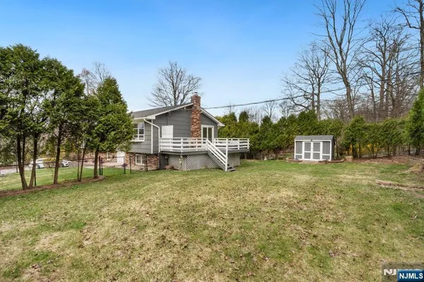 $550,000 | 13 Hunters Lane, Andover, NJ 07821