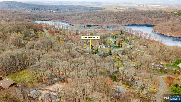 $550,000 | 13 Hunters Lane, Andover, NJ 07821