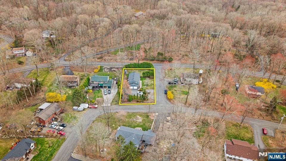 13 Hunters Lane Andover, NJ 07821 - Photo 31 of 35