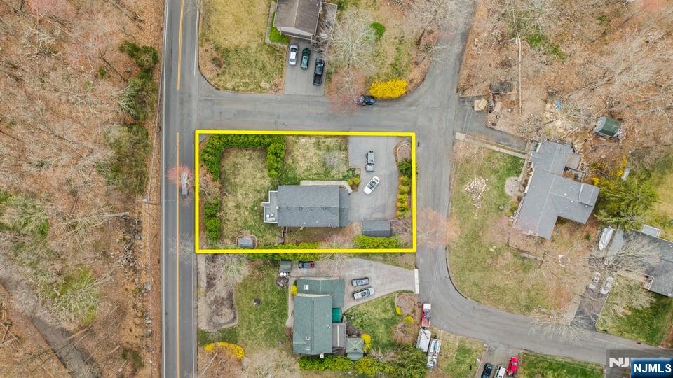 13 Hunters Lane Andover, NJ 07821 - Photo 32 of 35