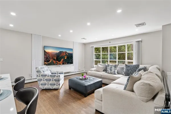 $550,000 | 13 Hunters Lane, Andover, NJ 07821