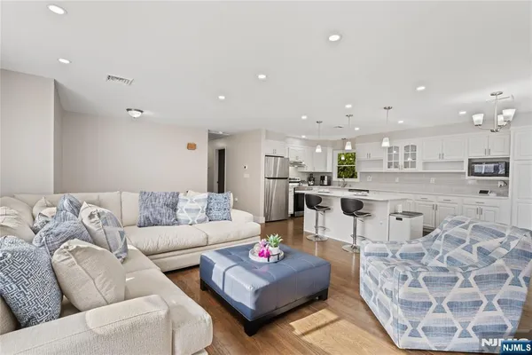 $550,000 | 13 Hunters Lane, Andover, NJ 07821