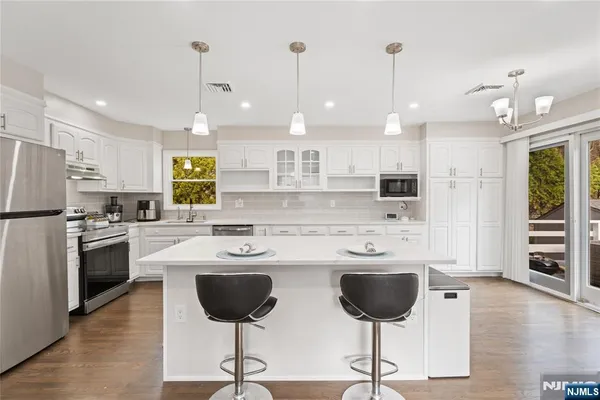 $550,000 | 13 Hunters Lane, Andover, NJ 07821