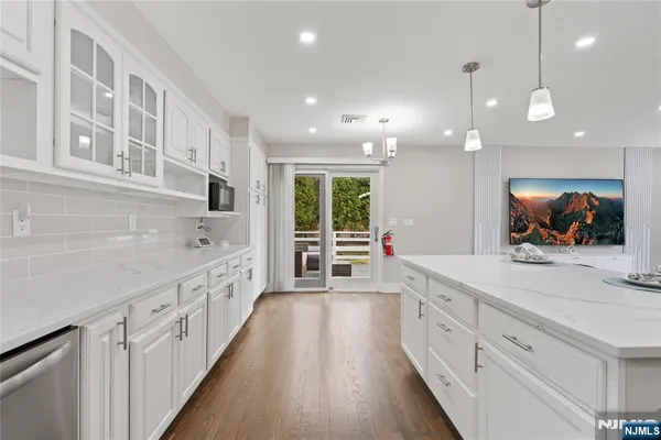 $550,000 | 13 Hunters Lane, Andover, NJ 07821