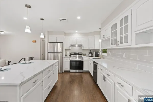 $550,000 | 13 Hunters Lane, Andover, NJ 07821