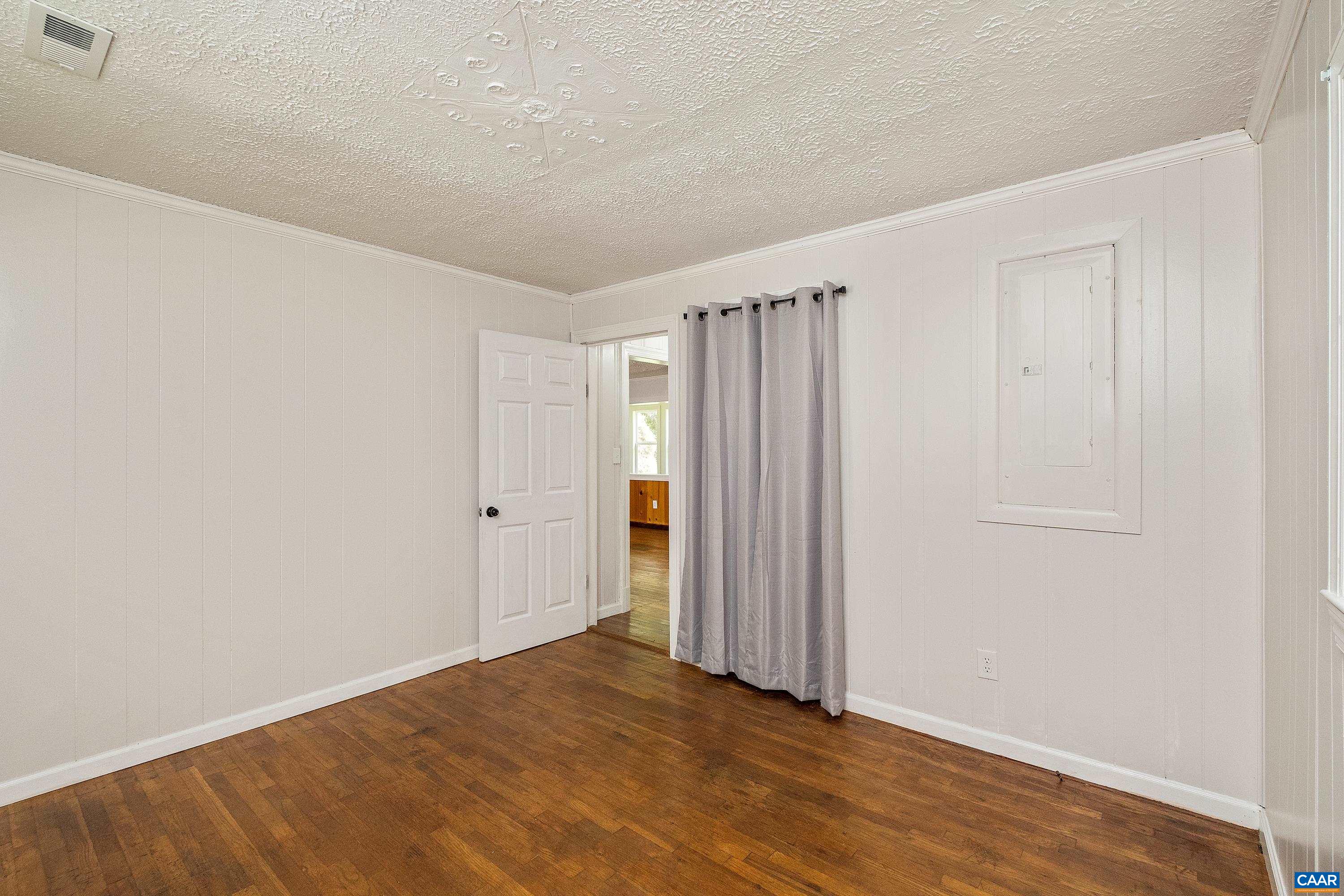 578 Maxfield Road Keswick, VA 22947 - Photo 18 of 39 a view of an empty room