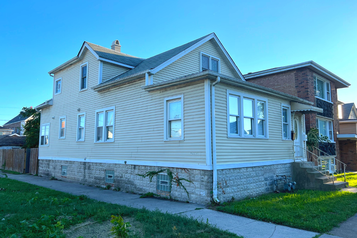 7501 West 58th Street Summit, IL 60501 - Photo 2 of 8 a front view of a house with garden