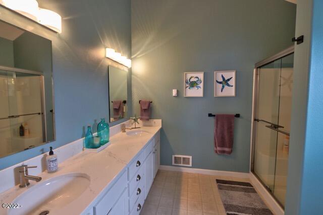 370 Southwest 29th Street Newport, OR 97366 - Photo 9 of 26 Primary Bathroom