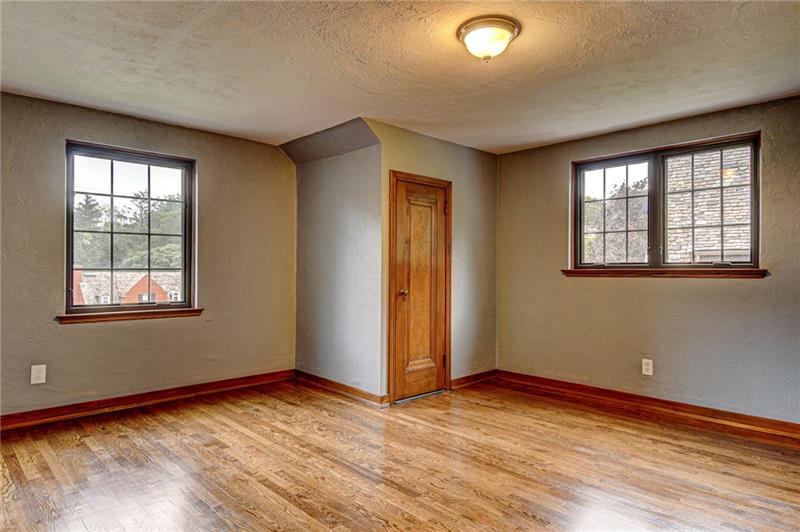 1327 Washington Road Pittsburgh, PA 15228 - Photo 20 of 25 Gallery Image 20