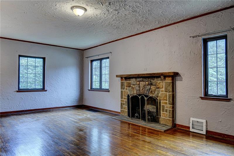 1327 Washington Road Pittsburgh, PA 15228 - Photo 4 of 25 Gallery Image 4
