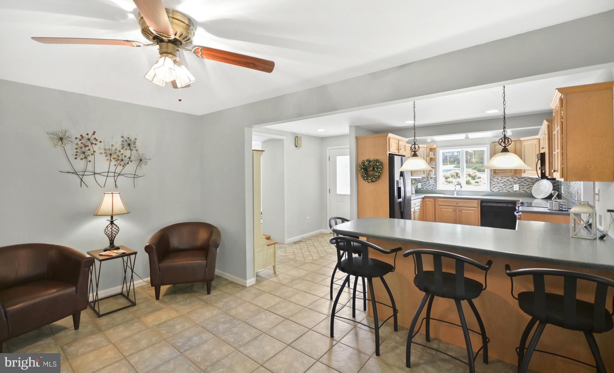 Kitchen with breakfast bar, & nook