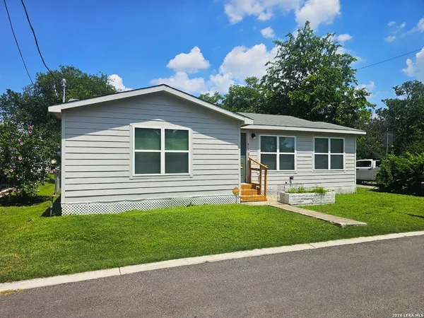 $225,000 | 415 North Erskine Street, Seguin, TX 78155
