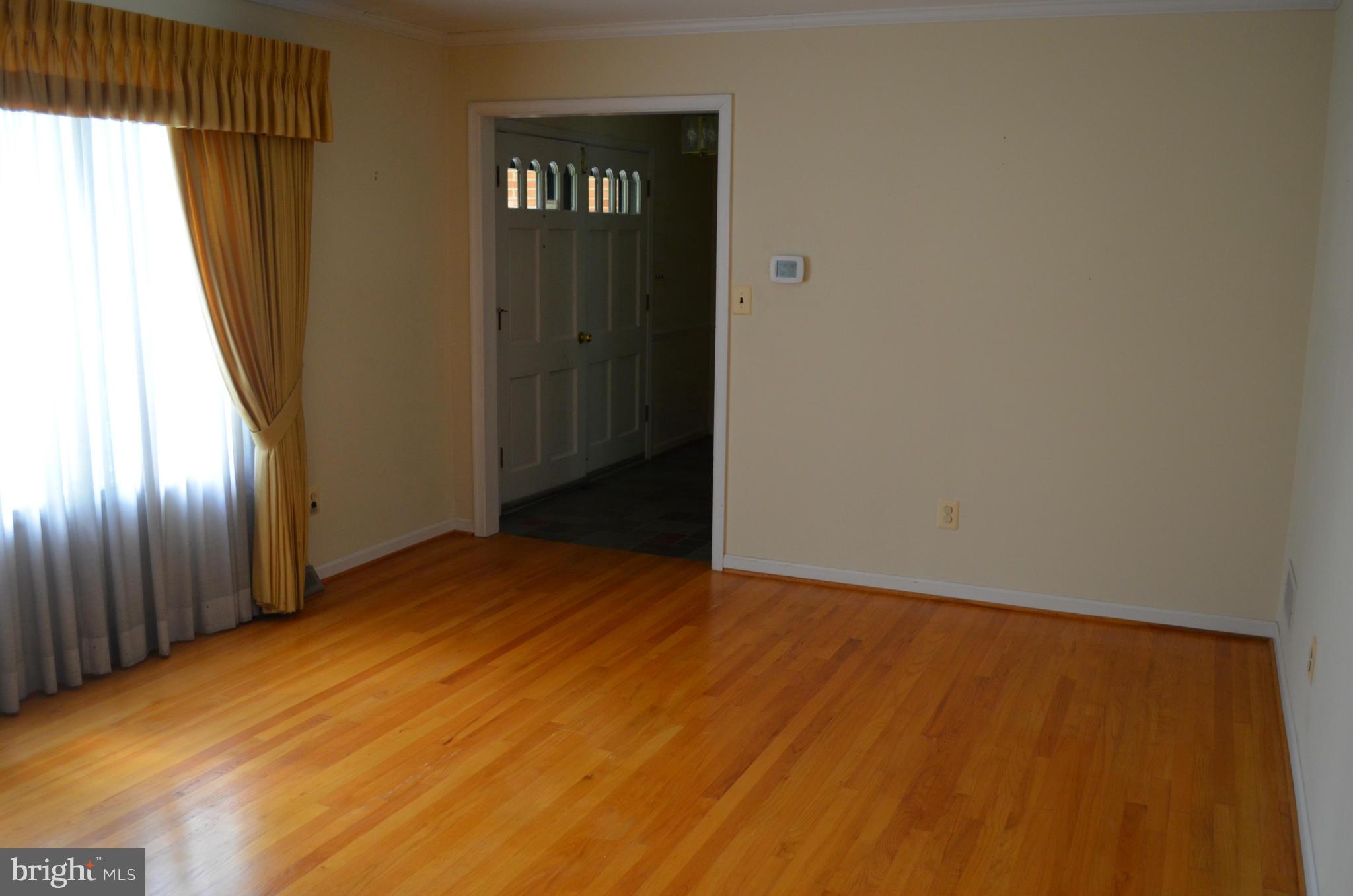 14311 Dairydale Road Baldwin, MD 21013 - Photo 5 of 17 Living Room