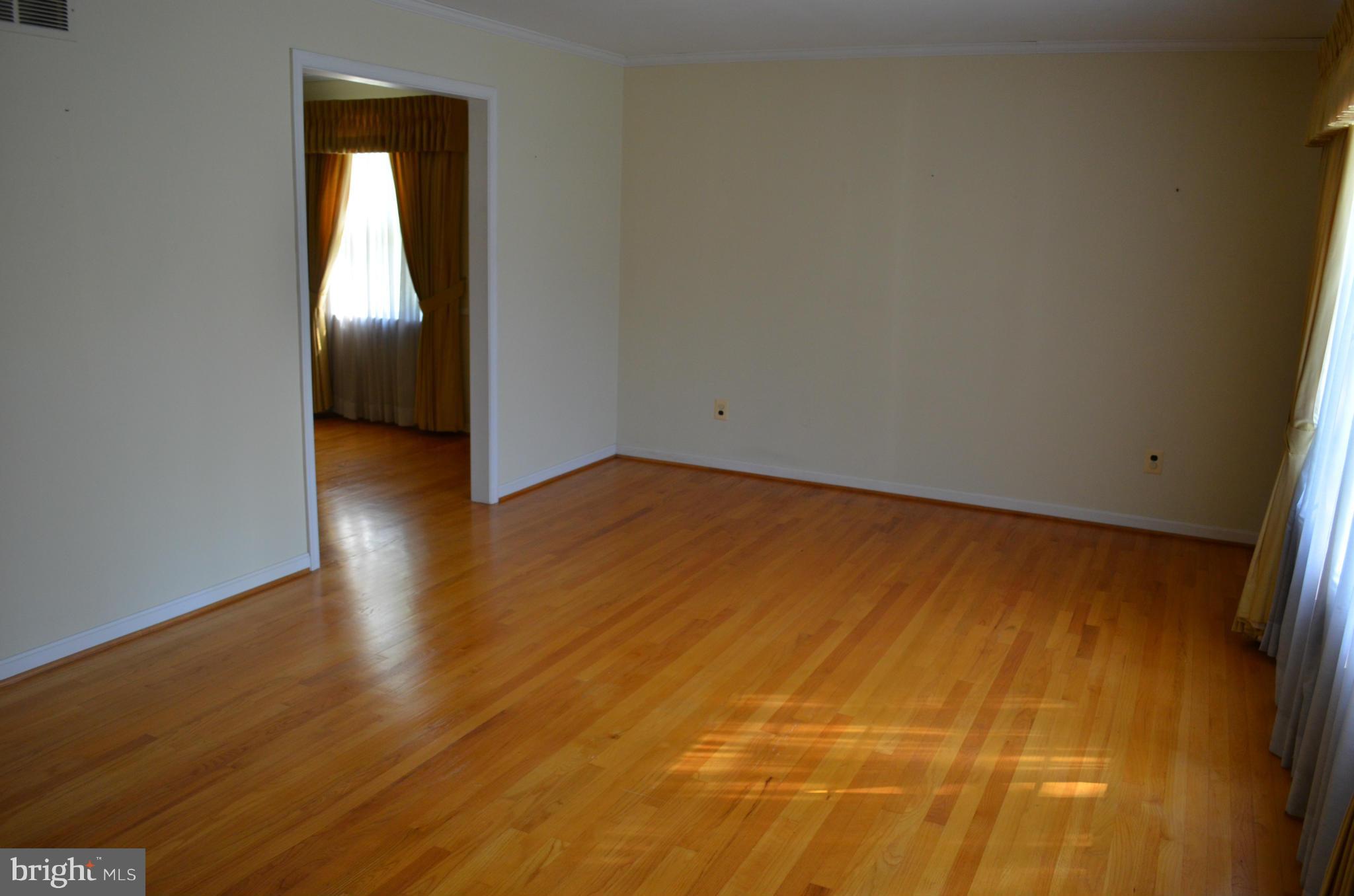 14311 Dairydale Road Baldwin, MD 21013 - Photo 6 of 17 Living Room