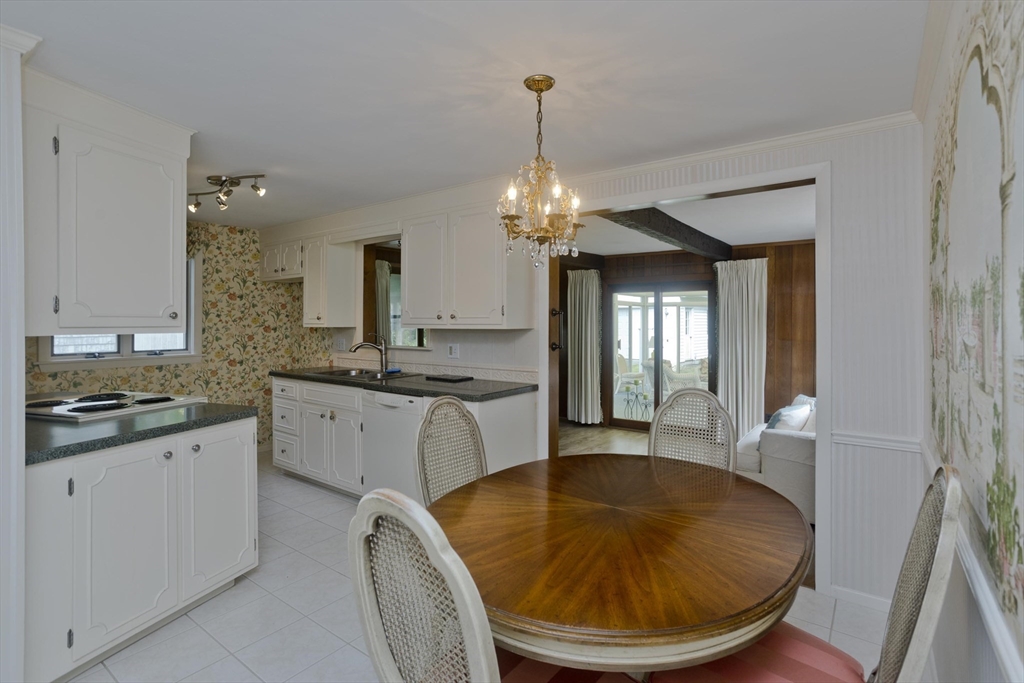 190 Mary Coburn Road Springfield, MA 01129 - Photo 16 of 31